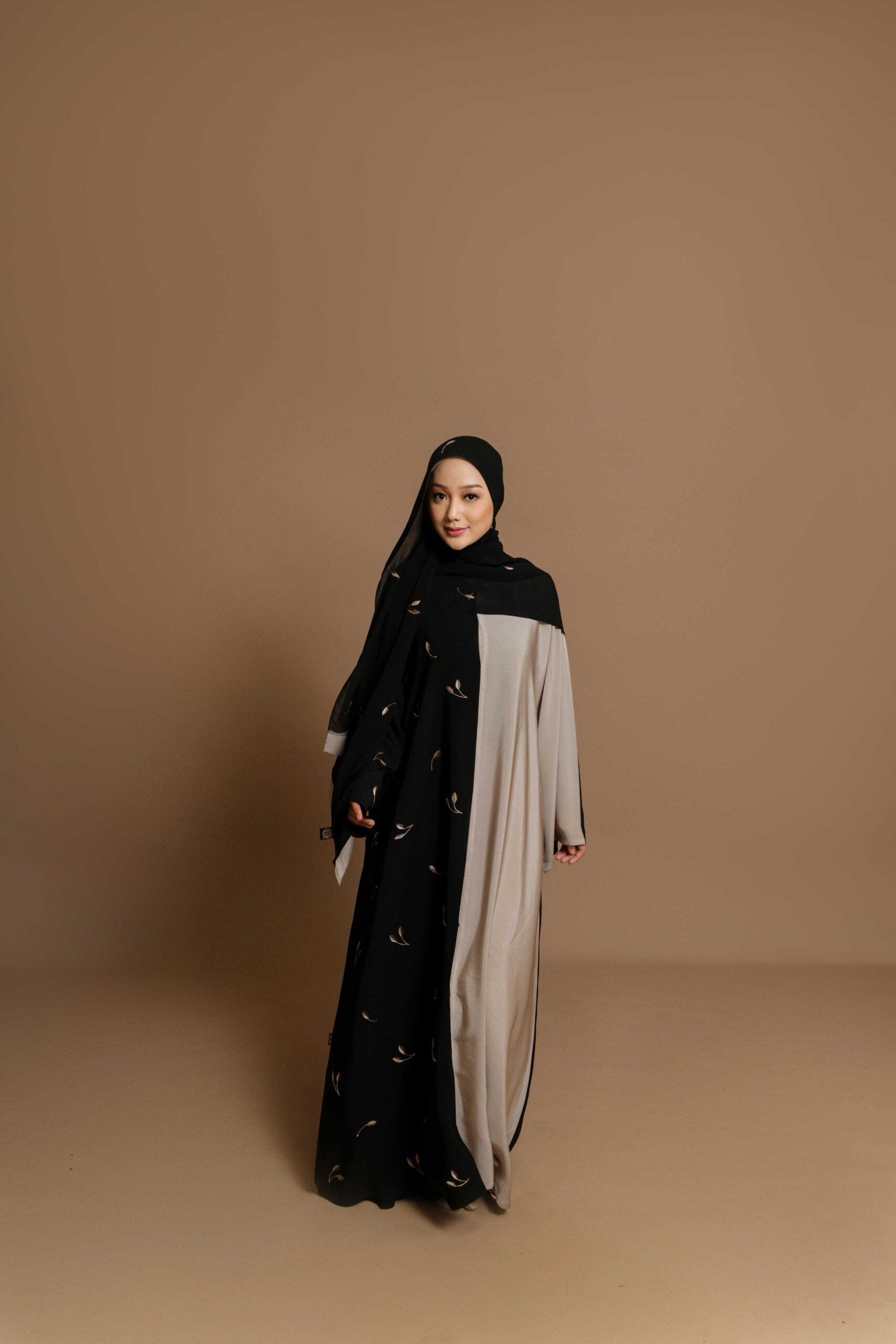SHARQIAA Abaya Two Tones - Image 4