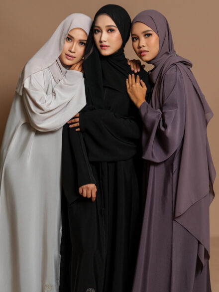 SHARQIAA Abaya Round Signature