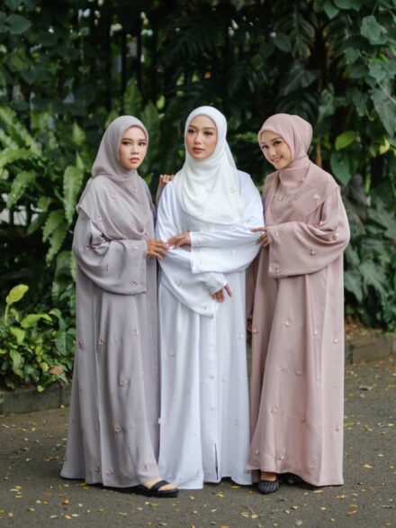 SHARQIAA Narcisuss Embroidery Abaya