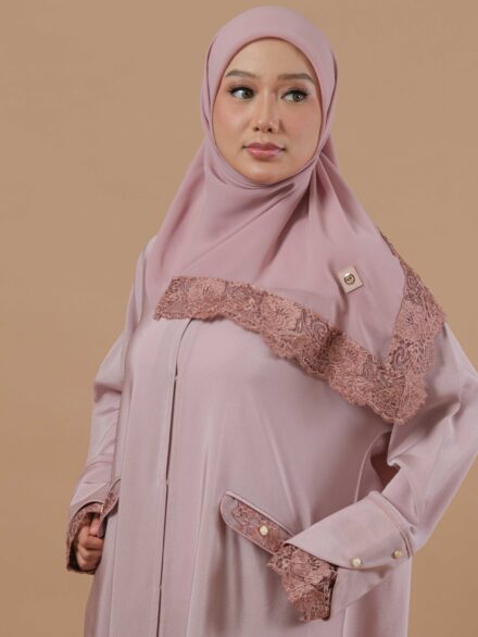 SHARQIAA Tarkibat Lace Abaya